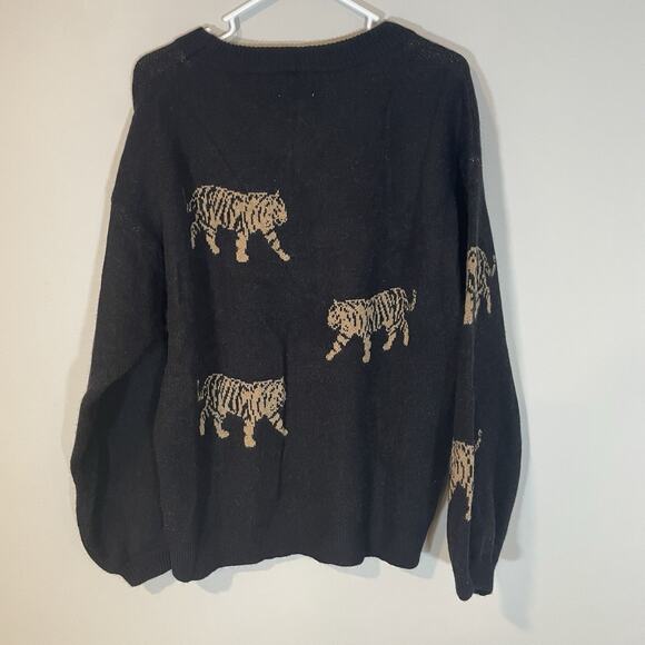 Bibi Black Tiger Pattern Pull Over Sweater Size XL Women’s Boutique Crew Neck - Picture 8 of 8